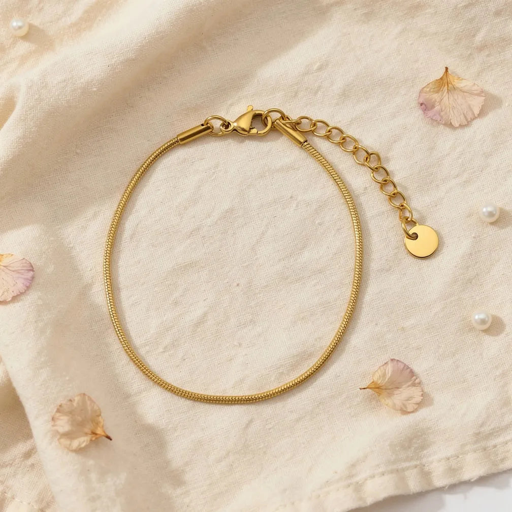 Sleek Gold Chain Bracelet