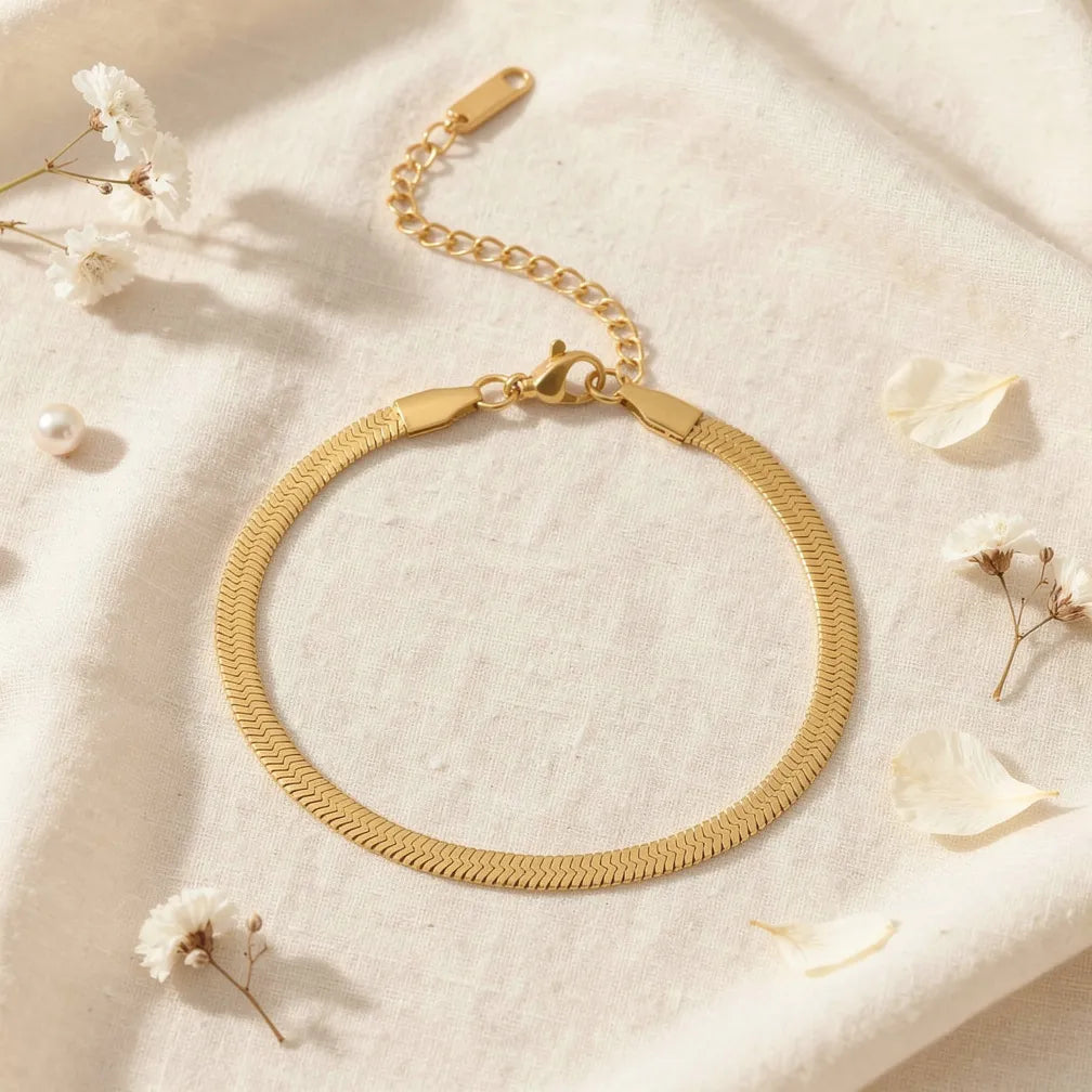 Sleek Gold Chain Bracelet