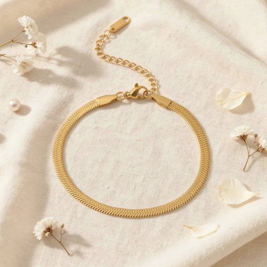 Sleek Gold Chain Bracelet